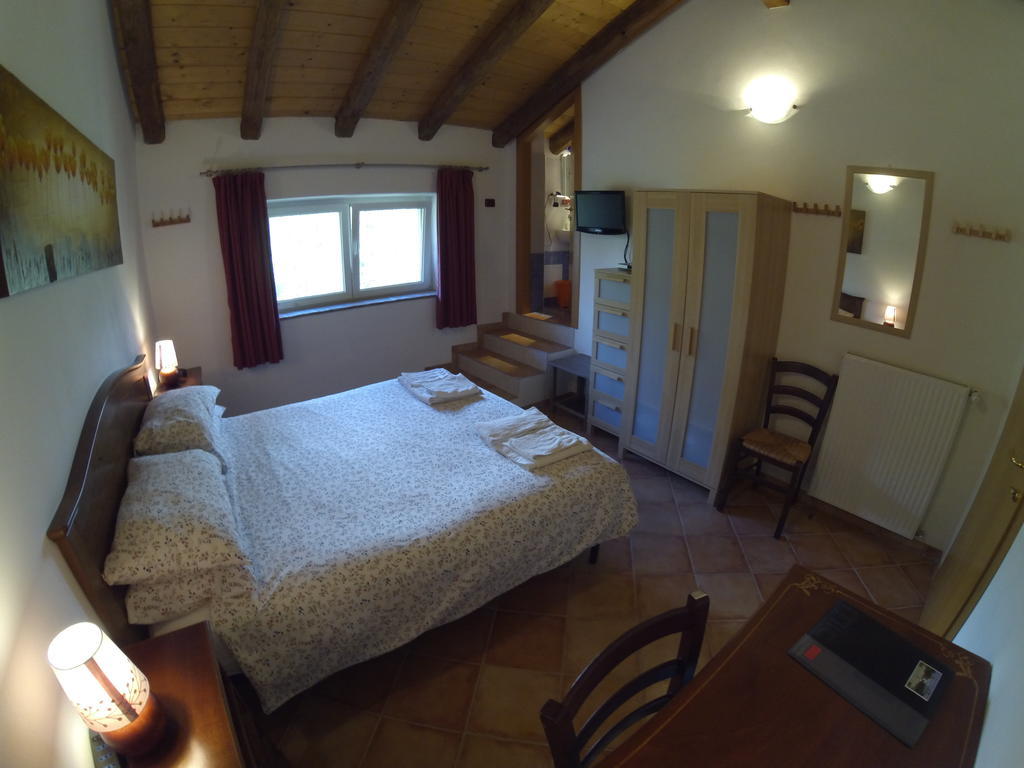 Al Campo Di Sotto Bed & Breakfast Buia Habitación foto