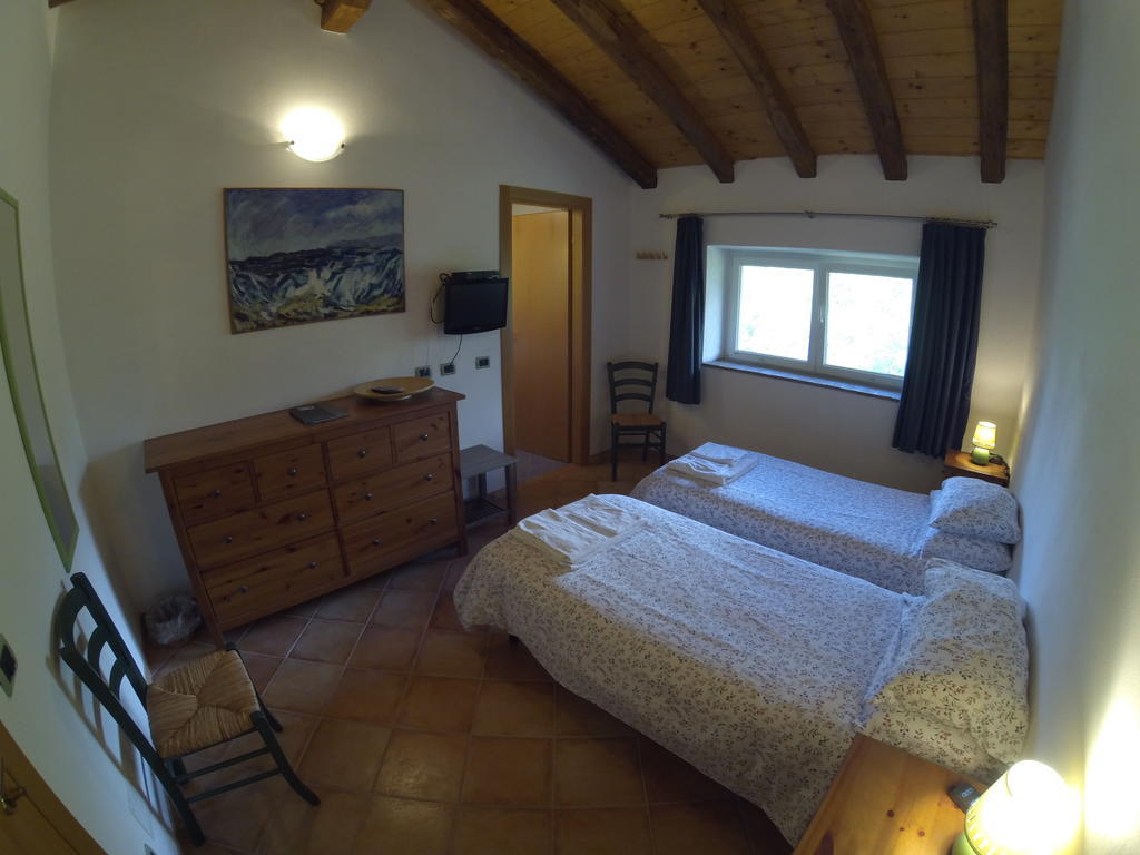Al Campo Di Sotto Bed & Breakfast Buia Habitación foto