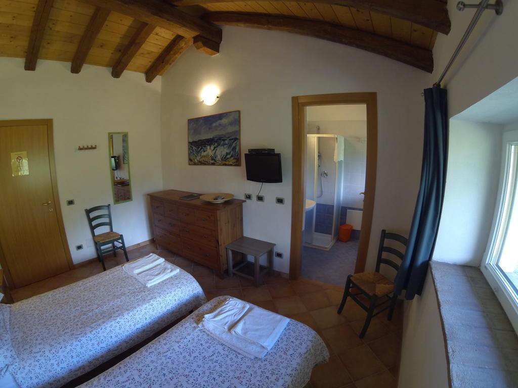 Al Campo Di Sotto Bed & Breakfast Buia Habitación foto