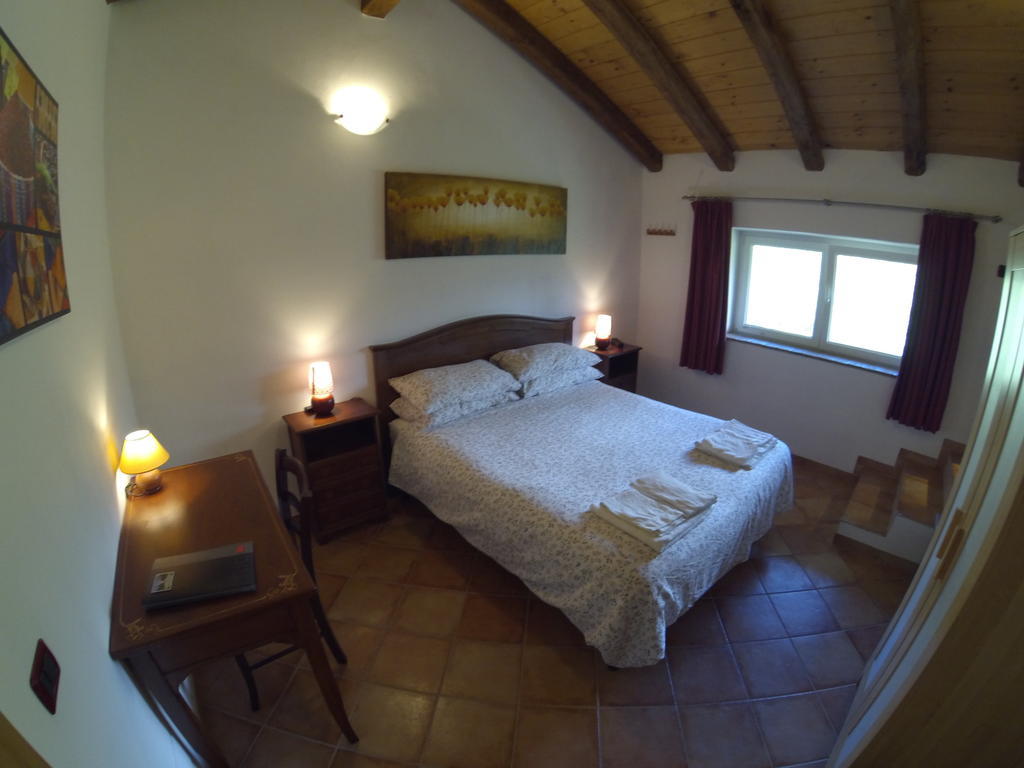 Al Campo Di Sotto Bed & Breakfast Buia Habitación foto