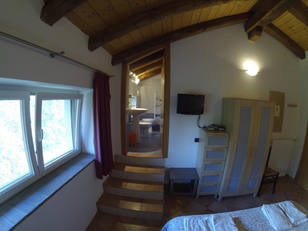 Al Campo Di Sotto Bed & Breakfast Buia Habitación foto